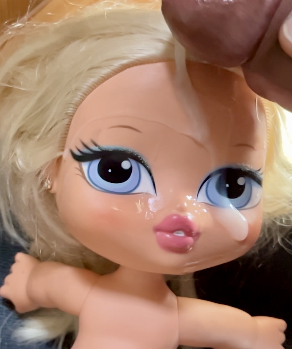 Smellly blonde secondhand store doll facial cumshot