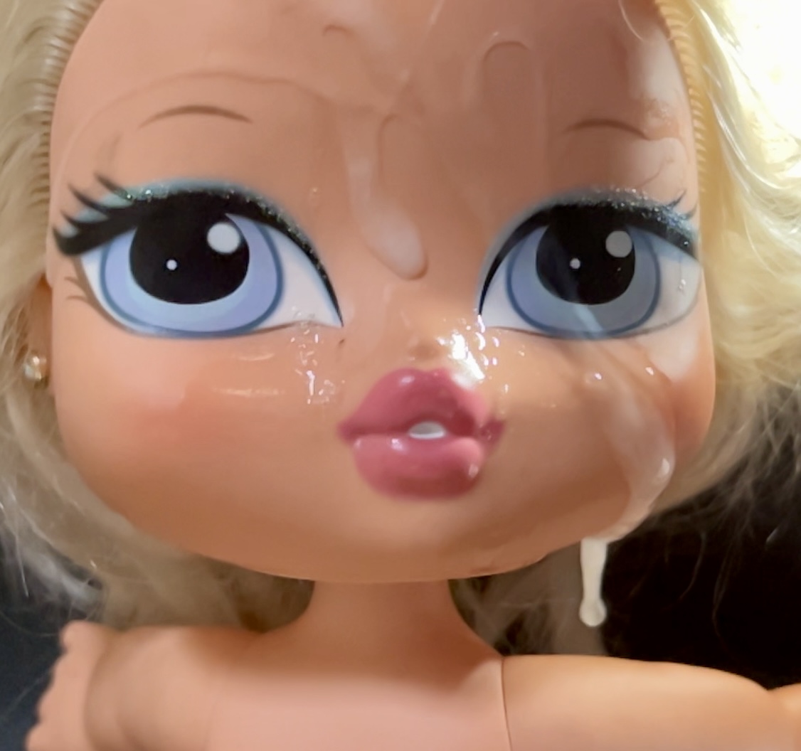 Smellly blonde secondhand store doll facial cumshot