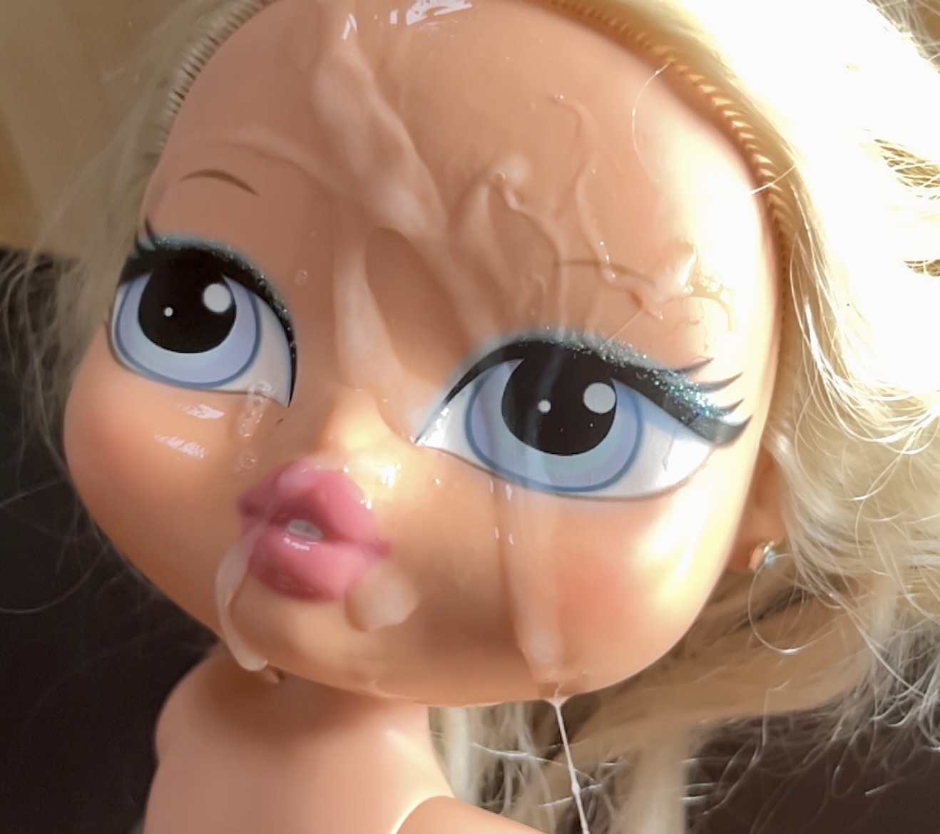 Smellly blonde secondhand store doll facial cumshot