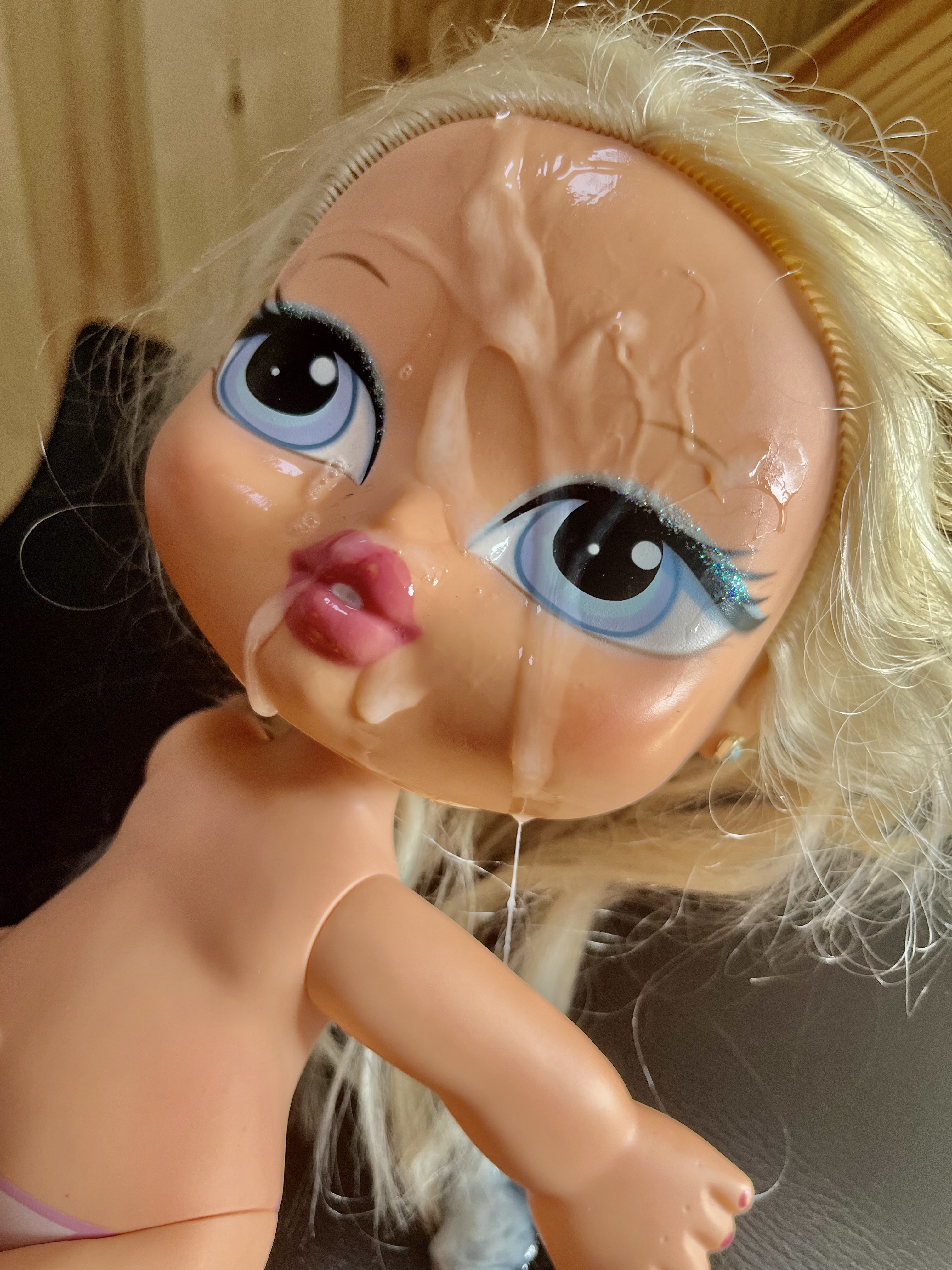 Smellly blonde secondhand store doll facial cumshot