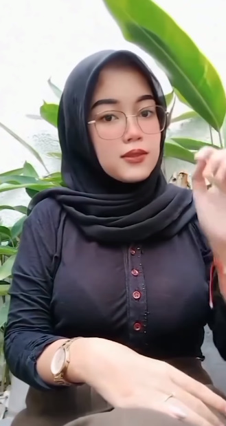 looking makes it hot_71