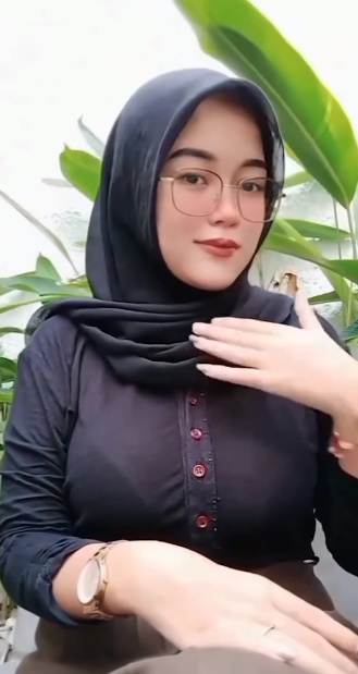 looking makes it hot_71