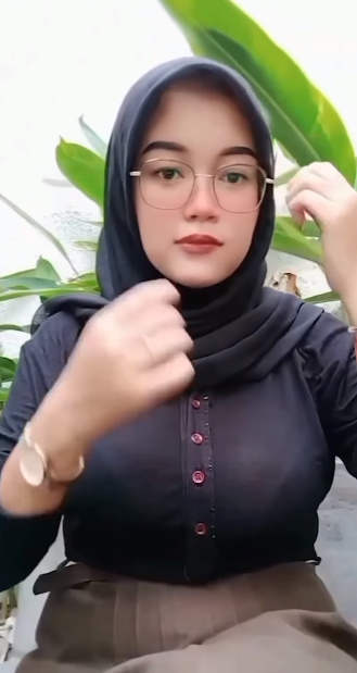 looking makes it hot_71