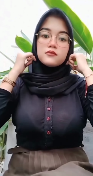 looking makes it hot_71