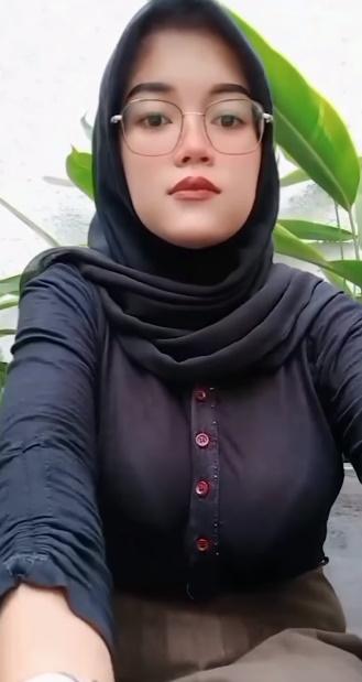 looking makes it hot_71