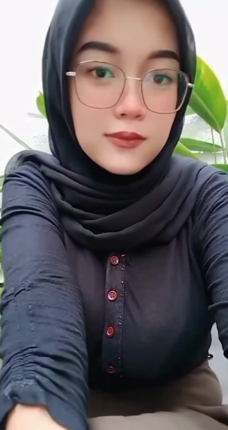 looking makes it hot_71