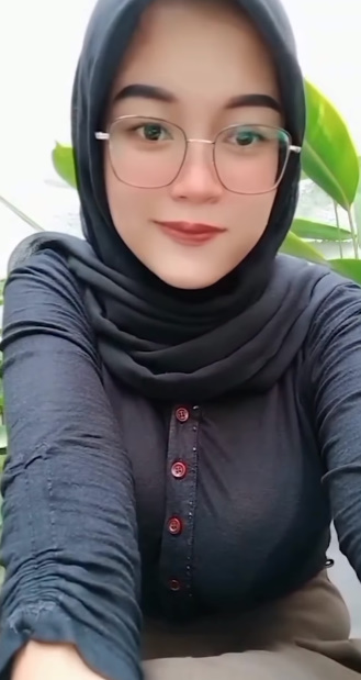 looking makes it hot_71