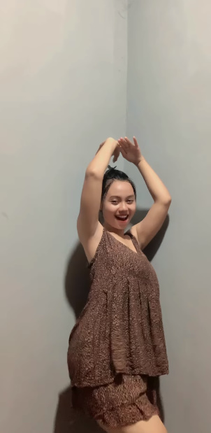 looking makes it hot_71