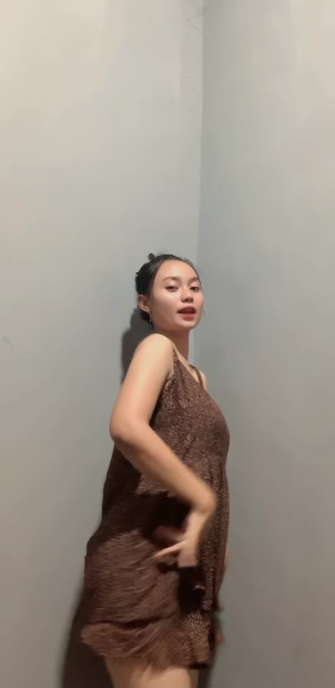 looking makes it hot_72