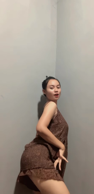 looking makes it hot_72