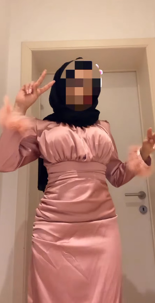 looking makes it hot_72