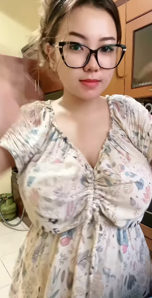 looking makes it hot_72