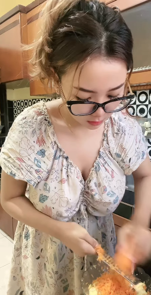 looking makes it hot_72