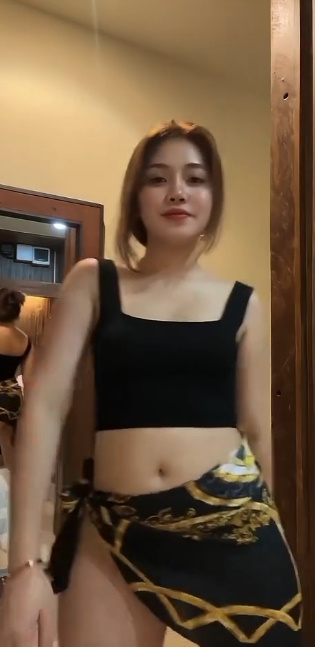 looking makes it hot_72