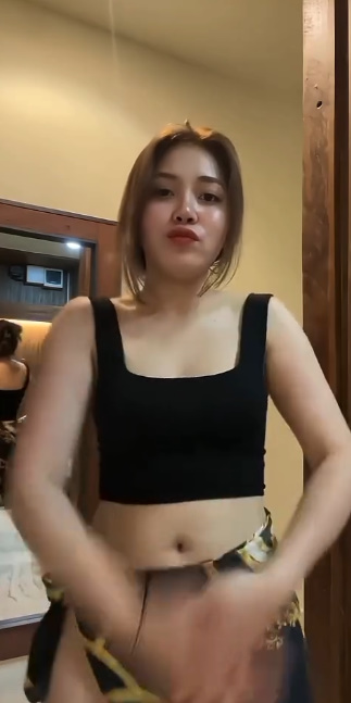 looking makes it hot_72