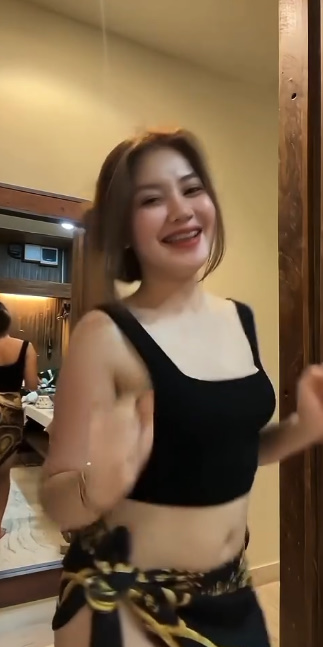 looking makes it hot_72