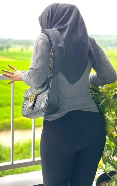 looking makes it hot_72