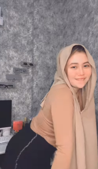 looking makes it hot_72