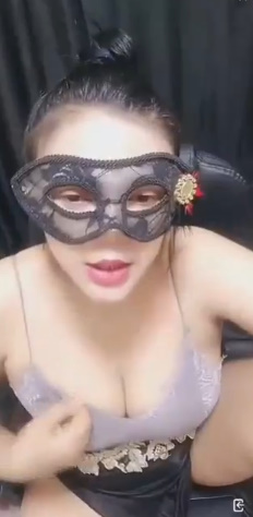 looking makes it hot_74