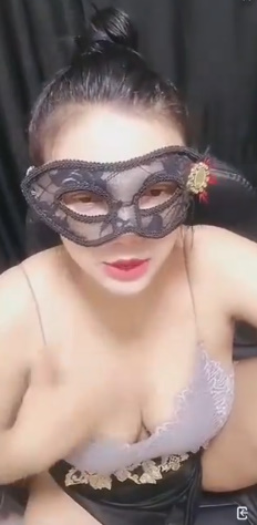 looking makes it hot_74