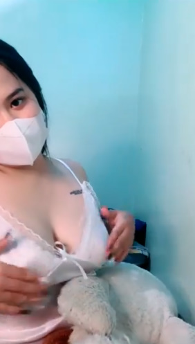 looking makes it hot_74