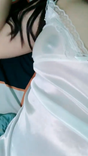 looking makes it hot_74