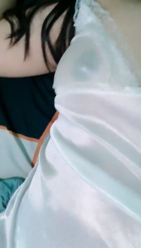 looking makes it hot_74