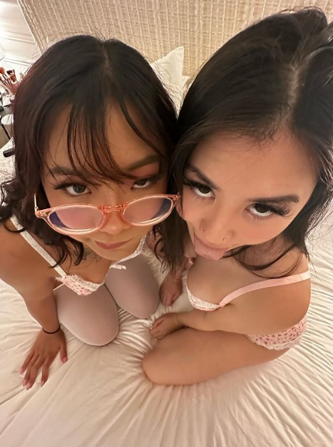 looking makes it hot_75