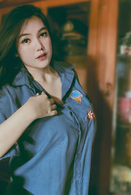 looking makes it hot_76