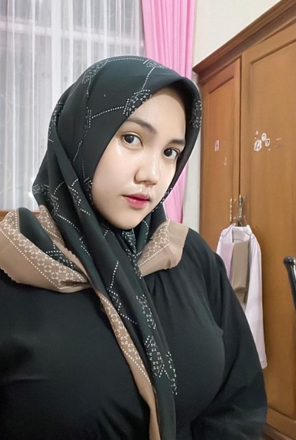 looking makes it hot_76