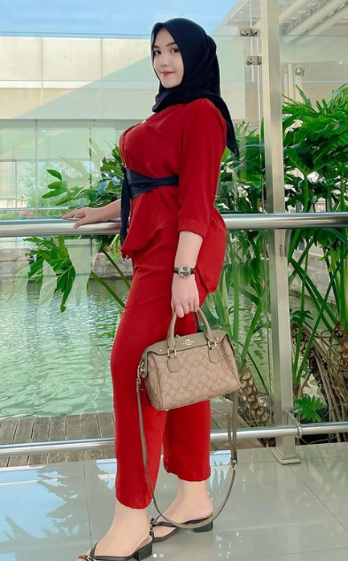 looking makes it hot_76