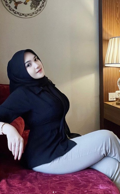 looking makes it hot_76