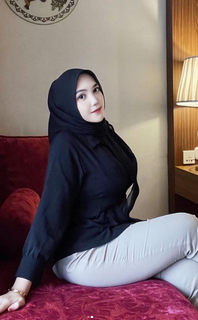 looking makes it hot_76