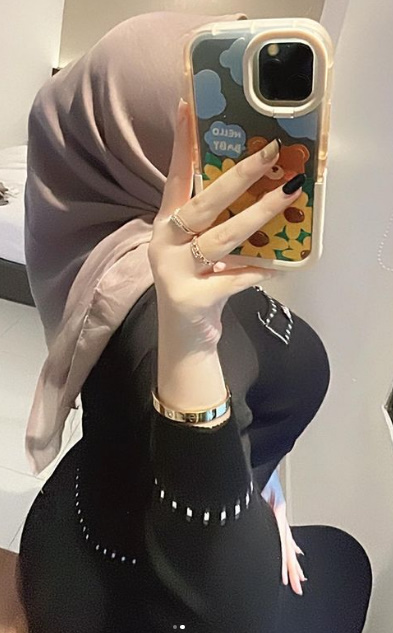 looking makes it hot_76