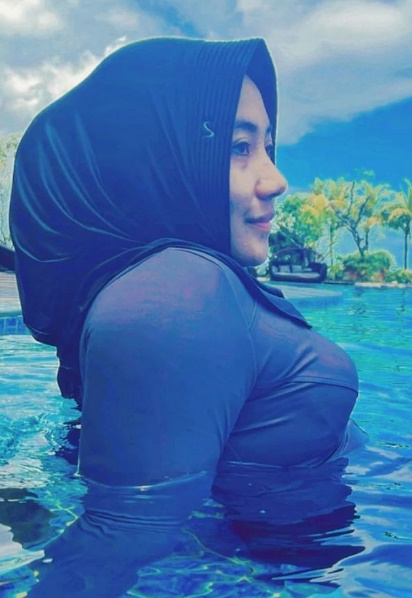 looking makes it hot_77