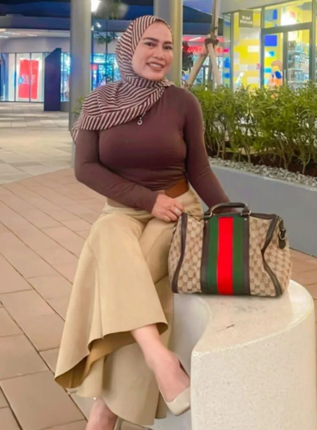 looking makes it hot_77