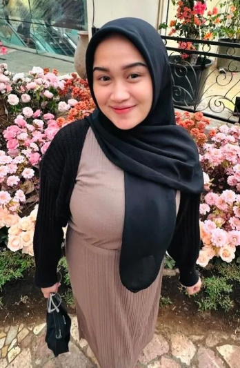 looking makes it hot_77