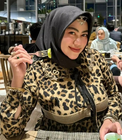 looking makes it hot_77