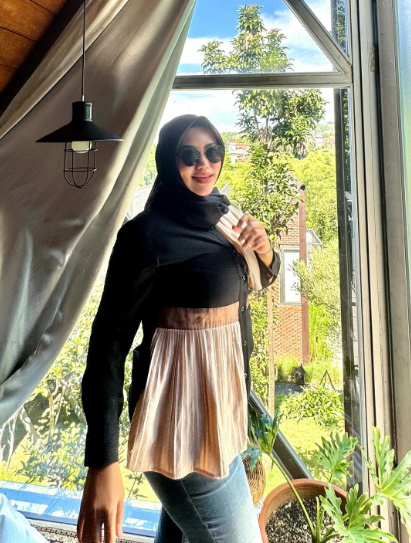 looking makes it hot_77