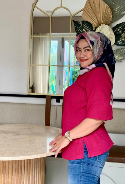 looking makes it hot_77