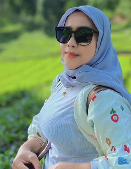 looking makes it hot_77