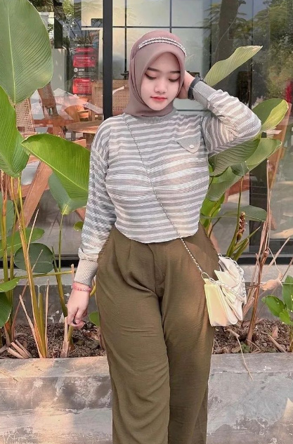 looking makes it hot_77