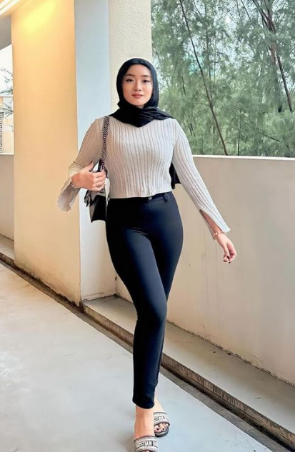 looking makes it hot_77