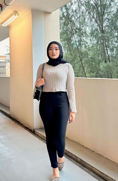 looking makes it hot_77