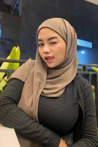 looking makes it hot_77