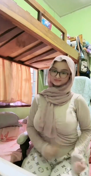 looking makes it hot_77