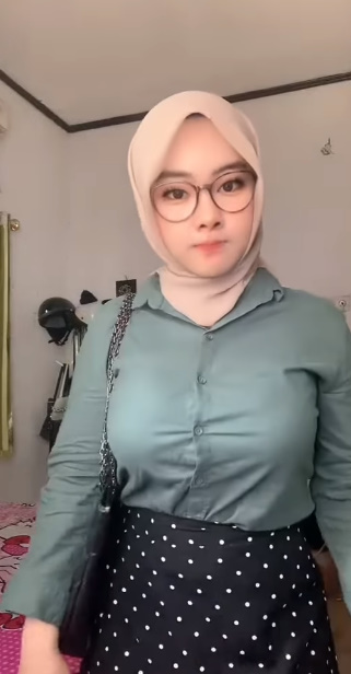 looking makes it hot_77