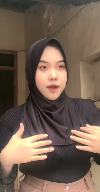 looking makes it hot_77