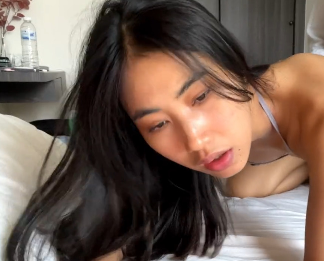 looking makes it hot_78