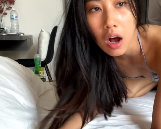 looking makes it hot_78